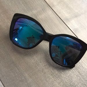 Diff sunglasses. ***SOLD***